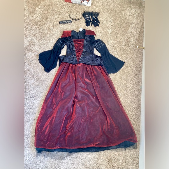 Royal Vampiress Costume - Size Child Medium (8-10) - Picture 2 of 16